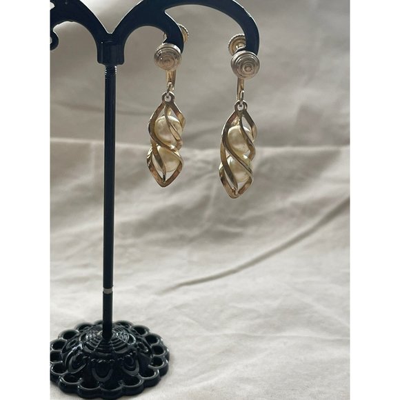Antique/Vintage Antiqued Gold Tone Spiral Caged Dbl Pearl Screw-On Clip Earrings - Picture 3 of 11